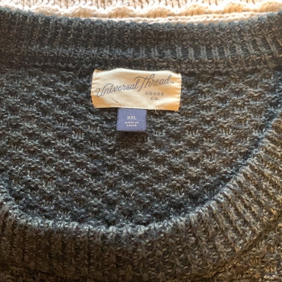 Universal Threads Sweater - Picture 2 of 2